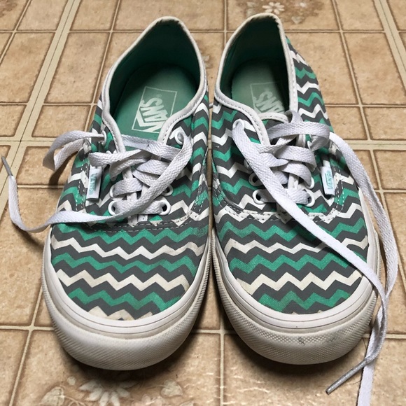 Vans - Picture 3 of 6